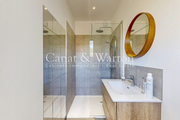 Image No.6-6 Bed House for sale