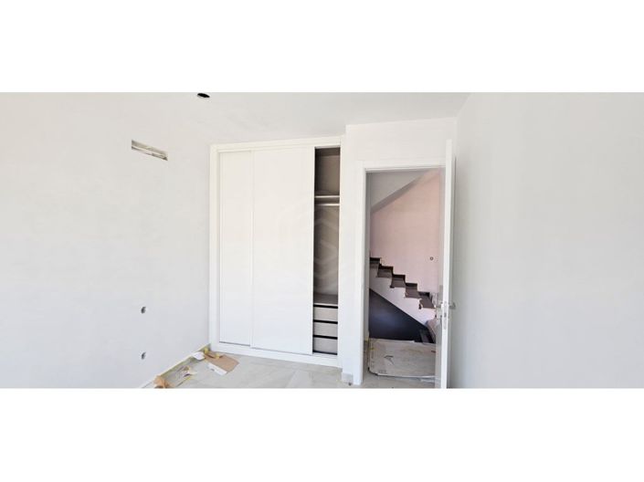 Image No.12-4 Bed House for sale