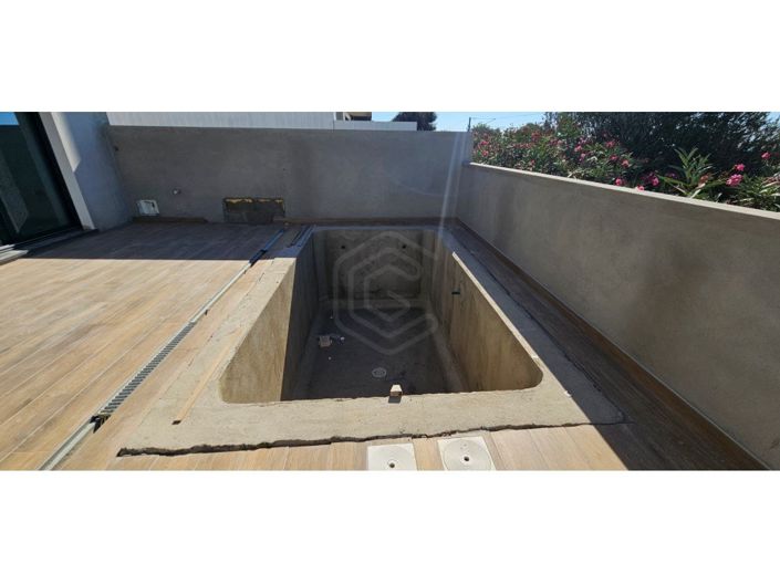 Image No.16-4 Bed House for sale