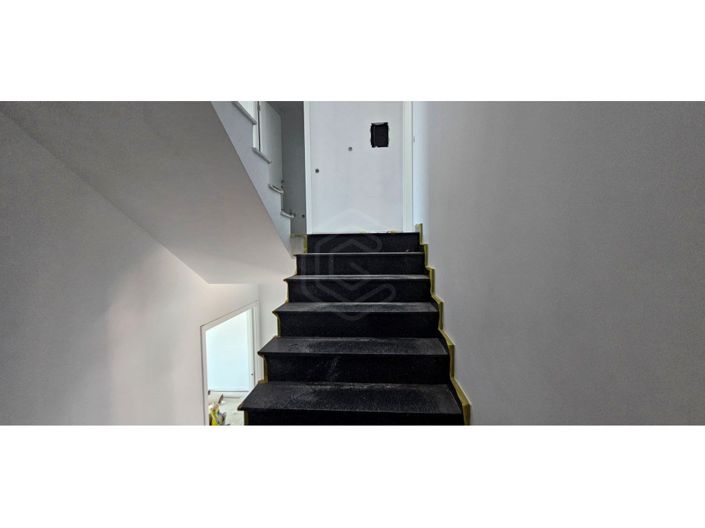 Image No.19-4 Bed House for sale