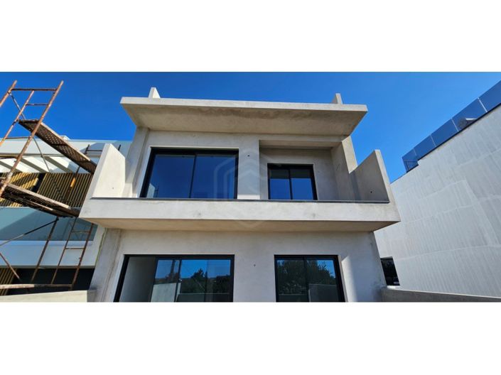 Image No.2-4 Bed House for sale