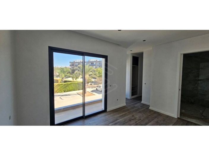 Image No.21-4 Bed House for sale