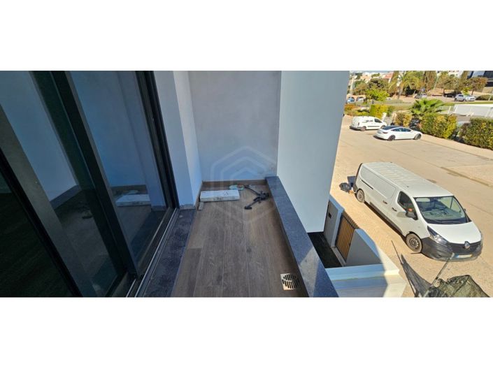 Image No.24-4 Bed House for sale