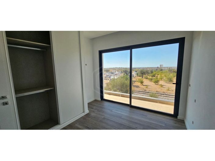 Image No.27-4 Bed House for sale