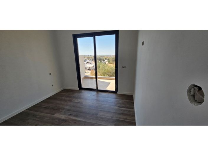 Image No.33-4 Bed House for sale
