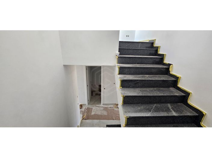 Image No.35-4 Bed House for sale