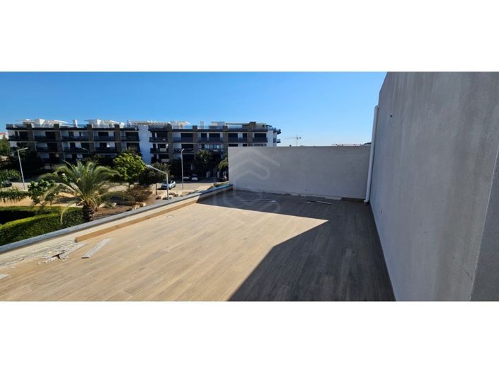 Image No.37-4 Bed House for sale