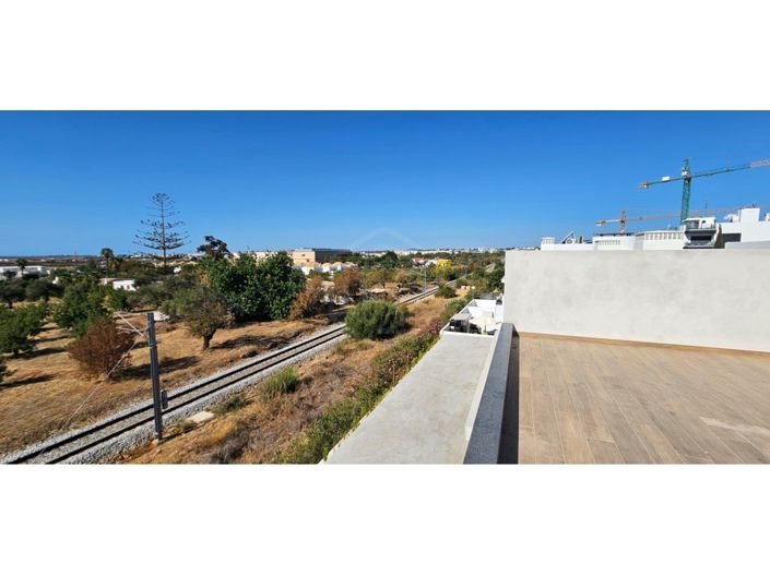 Image No.42-4 Bed House for sale