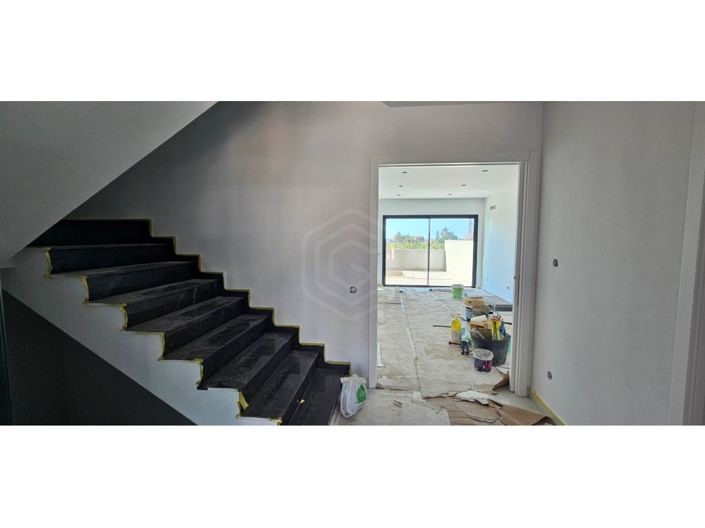 Image No.9-4 Bed House for sale