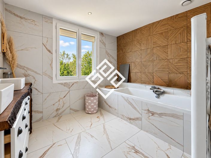 Image No.20-4 Bed House for sale