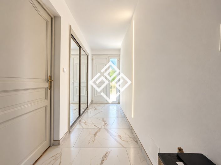 Image No.24-4 Bed House for sale