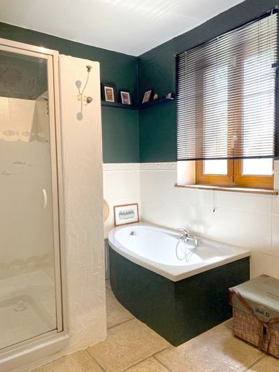 Image No.8-5 Bed House for sale