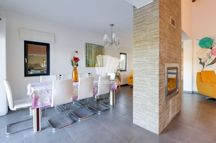 Image No.10-4 Bed House for sale