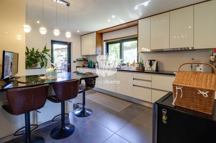 Image No.15-4 Bed House for sale