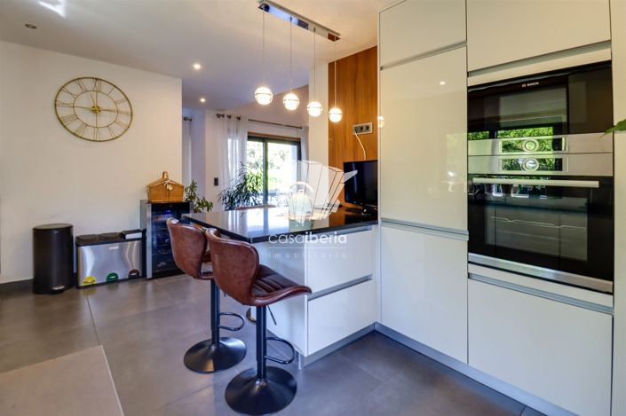 Image No.18-4 Bed House for sale