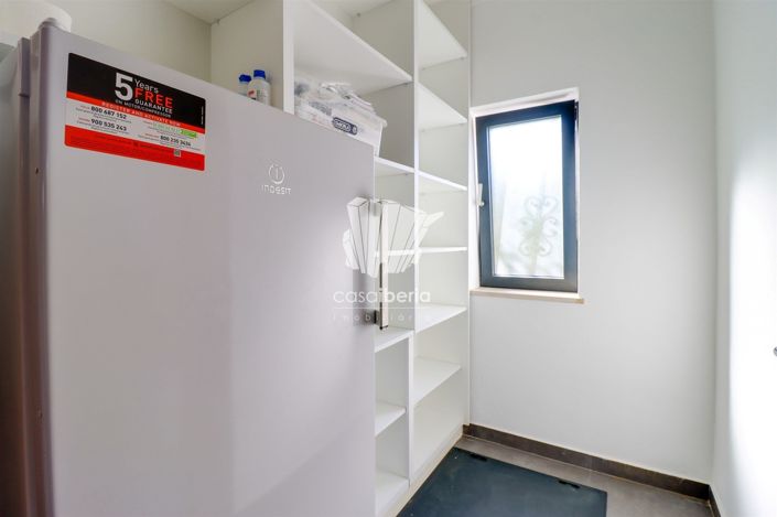 Image No.20-4 Bed House for sale