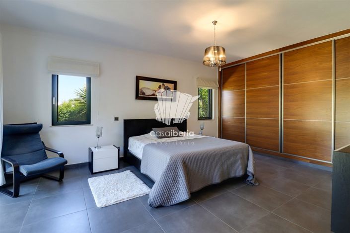 Image No.22-4 Bed House for sale