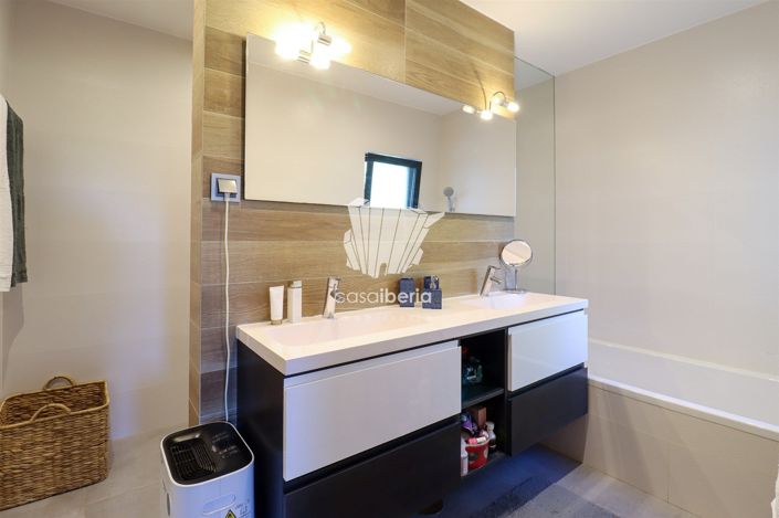 Image No.23-4 Bed House for sale