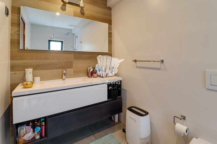Image No.28-4 Bed House for sale