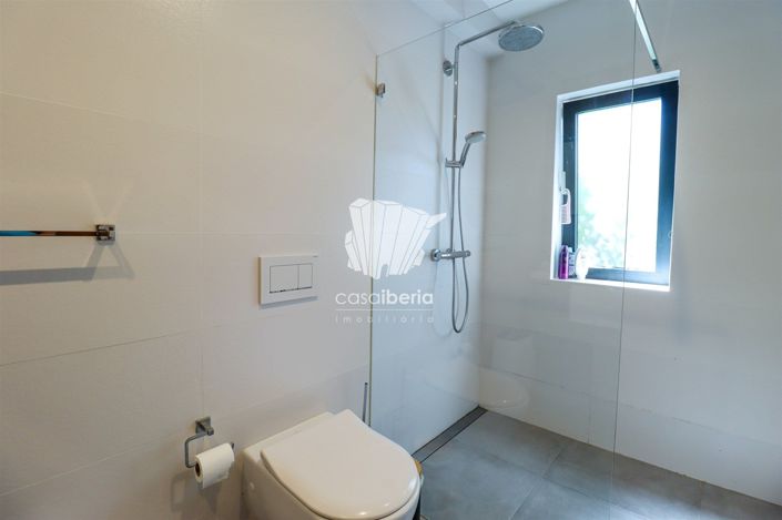 Image No.29-4 Bed House for sale