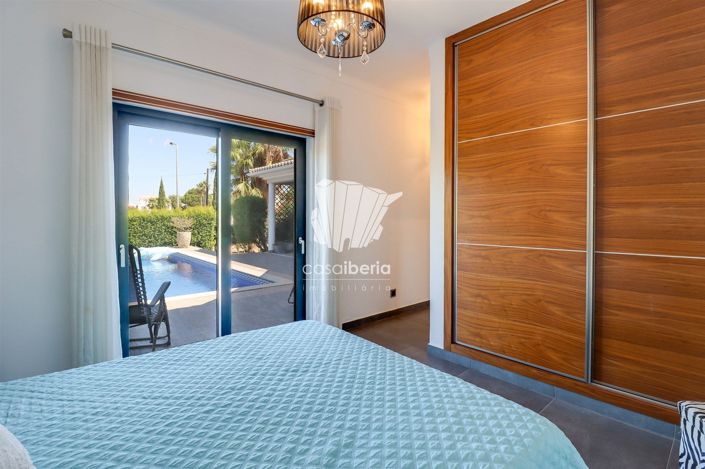 Image No.30-4 Bed House for sale