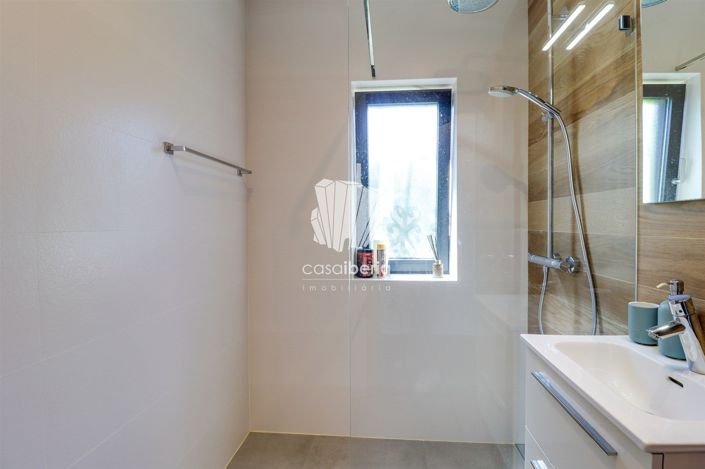 Image No.32-4 Bed House for sale