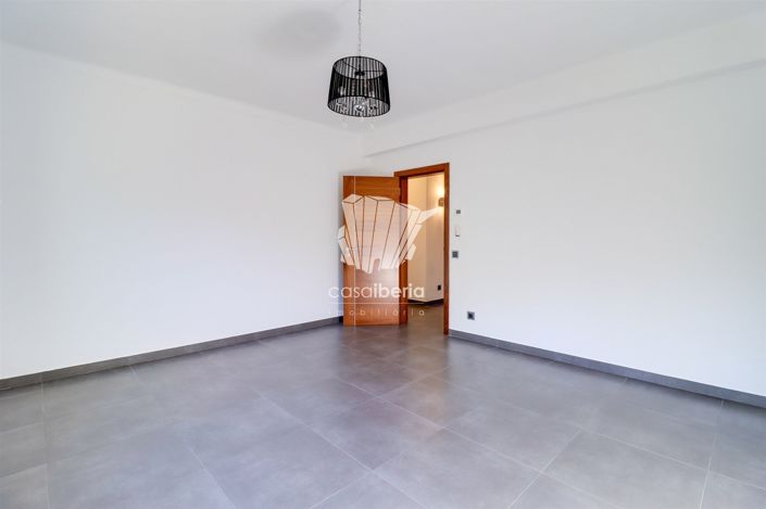 Image No.34-4 Bed House for sale