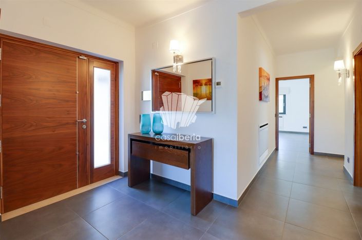 Image No.6-4 Bed House for sale