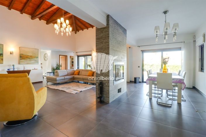 Image No.8-4 Bed House for sale