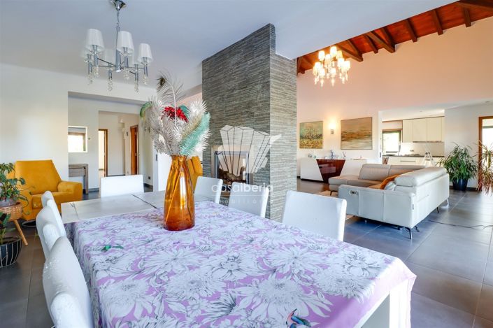 Image No.9-4 Bed House for sale
