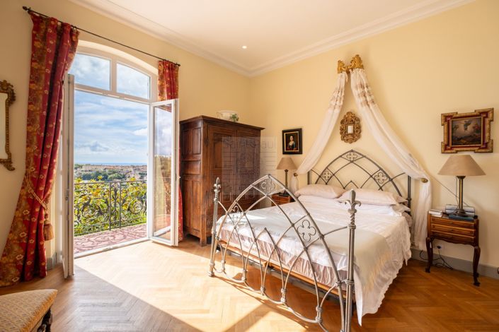 Image No.17-5 Bed House for sale