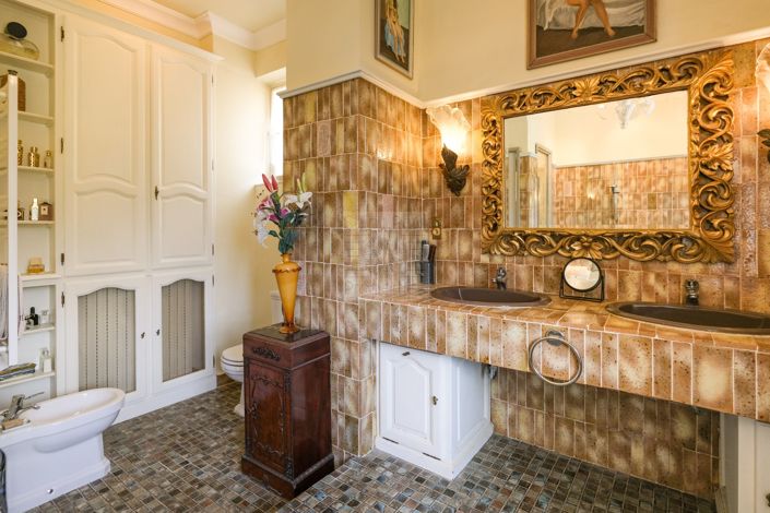 Image No.19-5 Bed House for sale