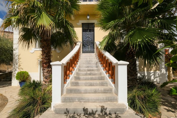 Image No.2-5 Bed House for sale