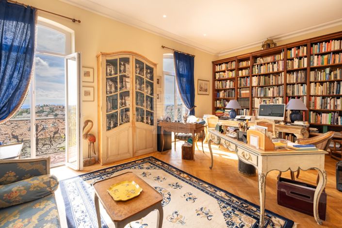 Image No.20-5 Bed House for sale
