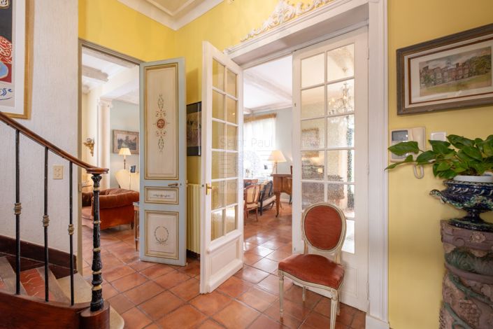 Image No.8-5 Bed House for sale