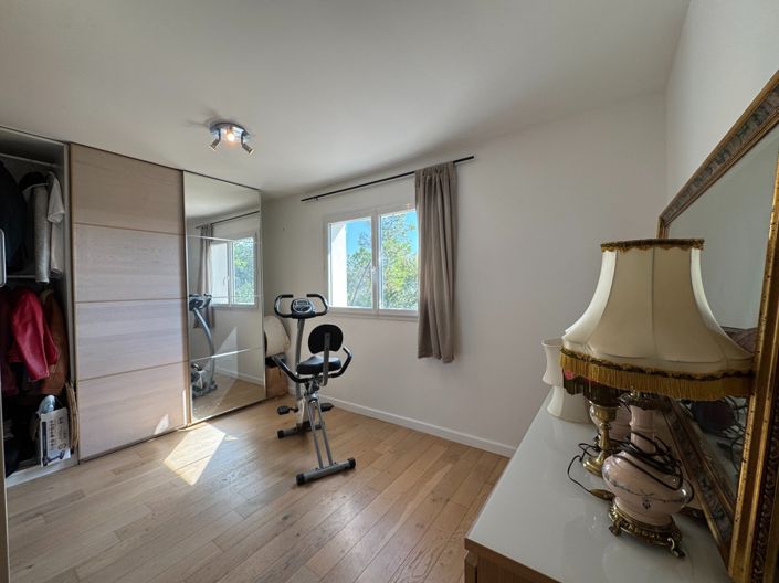 Image No.10-3 Bed House for sale
