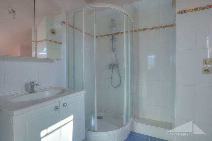 Image No.15-4 Bed House for sale