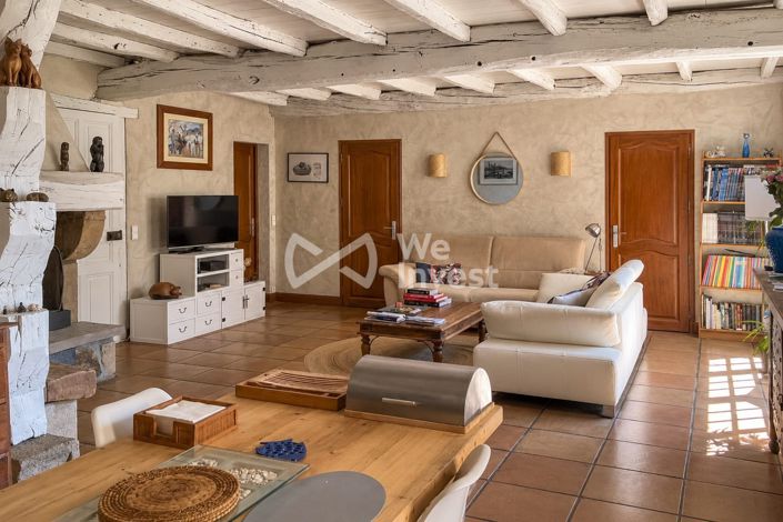 Image No.11-8 Bed Property for sale