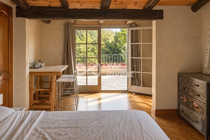 Image No.16-8 Bed Property for sale