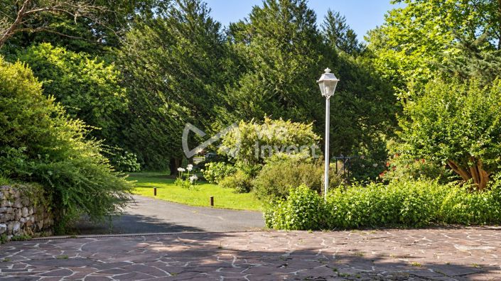 Image No.18-8 Bed Property for sale
