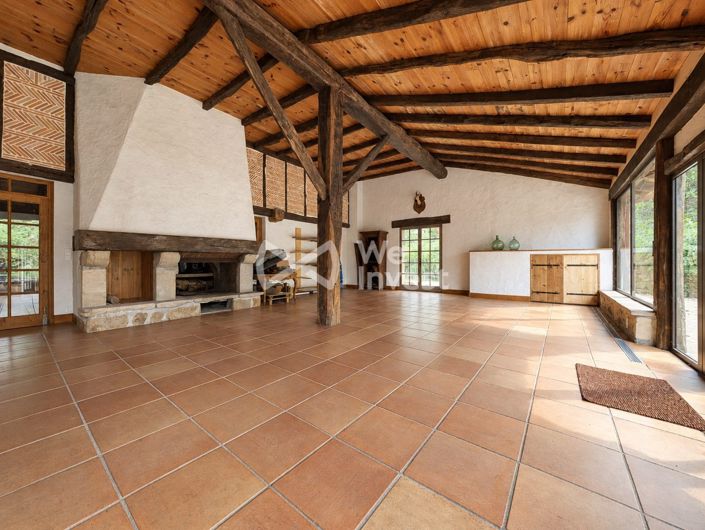 Image No.4-8 Bed Property for sale