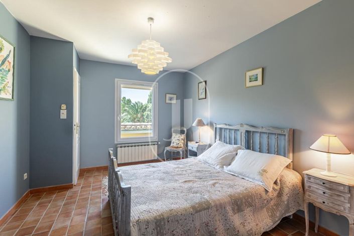 Image No.10-6 Bed House for sale