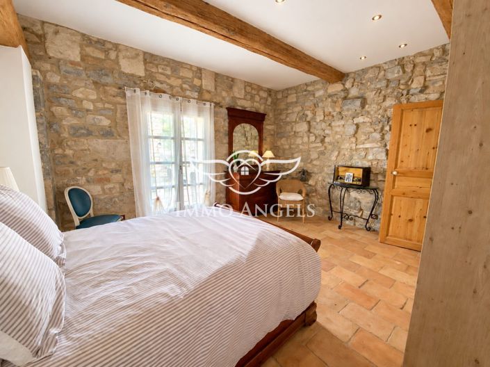 Image No.11-6 Bed Property for sale