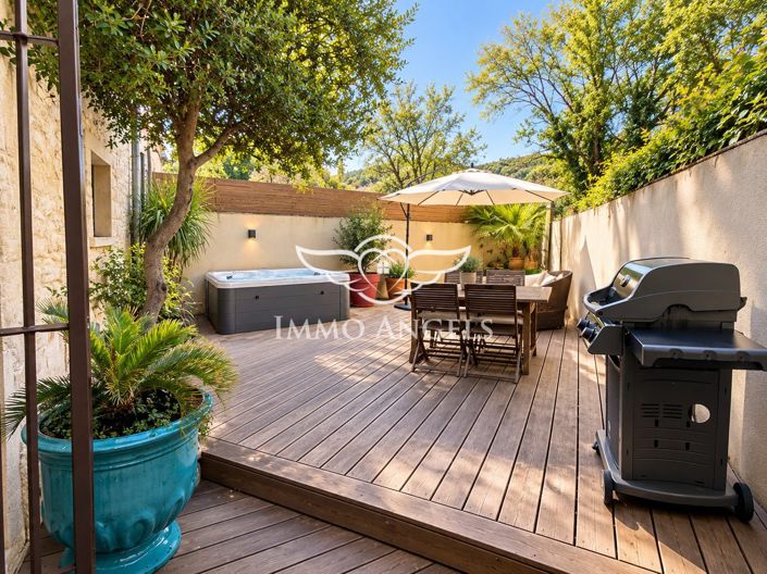 Image No.2-6 Bed Property for sale