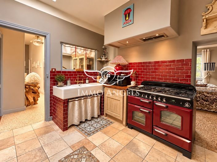 Image No.5-6 Bed Property for sale