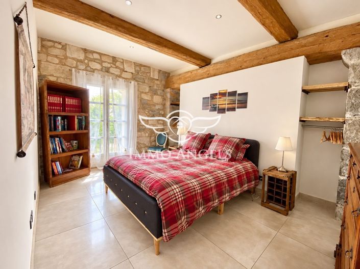 Image No.8-6 Bed Property for sale