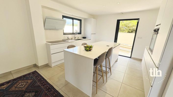 Image No.7-4 Bed House for sale