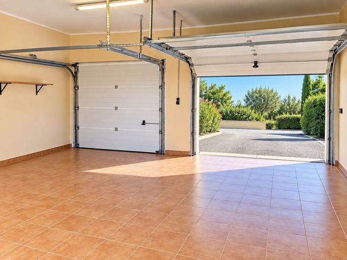 Image No.10-5 Bed House for sale