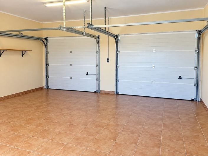 Image No.9-5 Bed House for sale