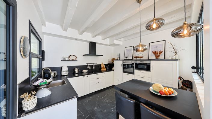 Image No.6-5 Bed House for sale